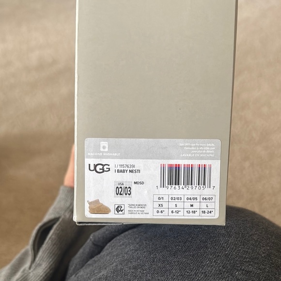 UGG Baby Beige Slippers in Box - Picture 6 of 6